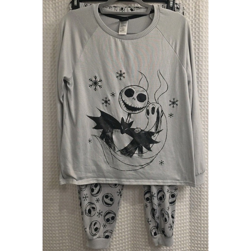 Disney Nightmare Before Christmas Pajamas SZ med 8-10 Soft Grey Top & Bottom